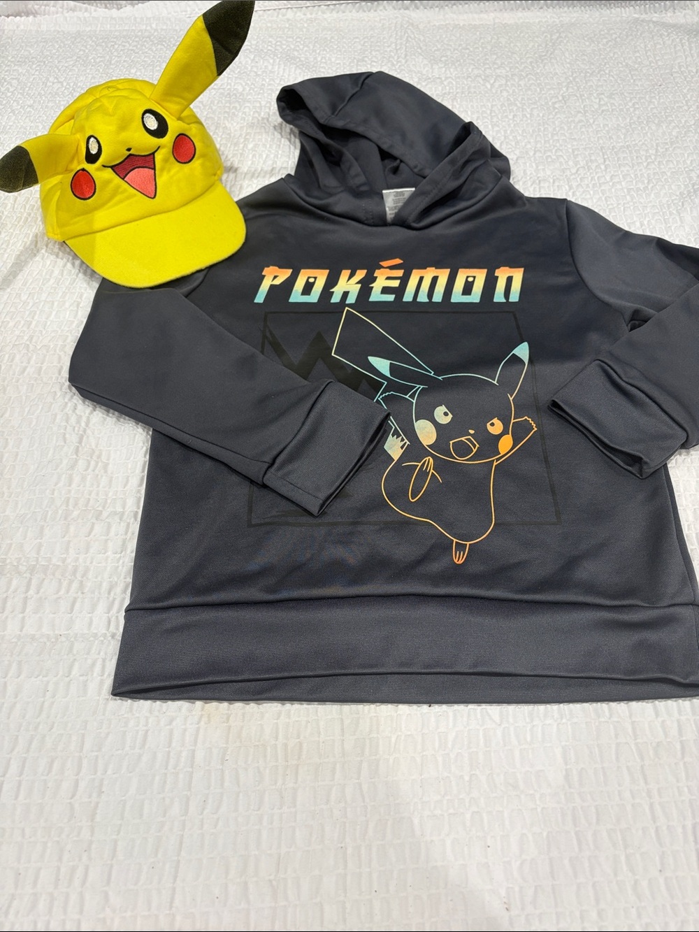 Pokémon Kids' Black Pikachu Hoodie & Hat Bundle
Size M (7-8)